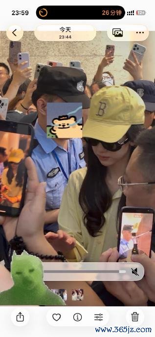 陈都灵疑似在机场被挤哭